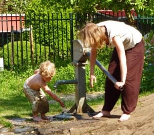 Article image of: SWN80 handpomp voor waterprojecten met een educatief karakter