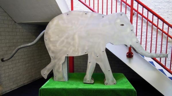 Article image of: Olifant als waterspeeltoestel van VRM