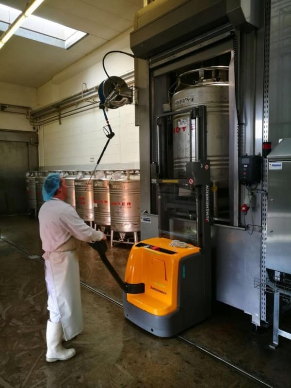 Article image of: Reiniging van levensmiddelen containers op het hoogste nivea