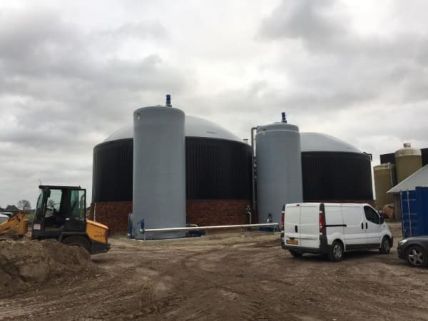 Article image of: M.I.P. leverde 2 tanks van 50m³ voor glycerine en ijzerwater