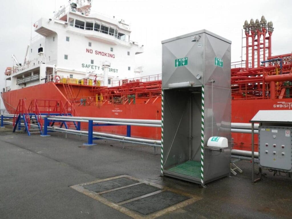 Article image of: Industriële tanknooddouches met verwarmd water (FSP-Tech)