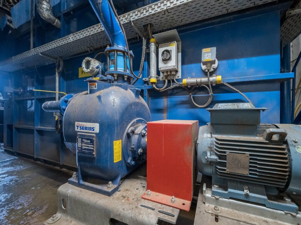 Article image of: Bluspompen voorkomen brand bij recyclingbedrijf