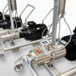 Article image of: Vijf mobiele pompunits voor het laden en lossen van schepen en laden van tankauto’s