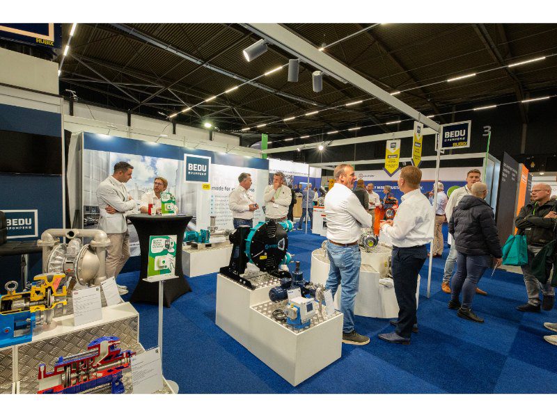 In de schijnwerpers bij BEDU pompen van Ecolab (links vooraan) en Sydex (grotere pomp erachter).