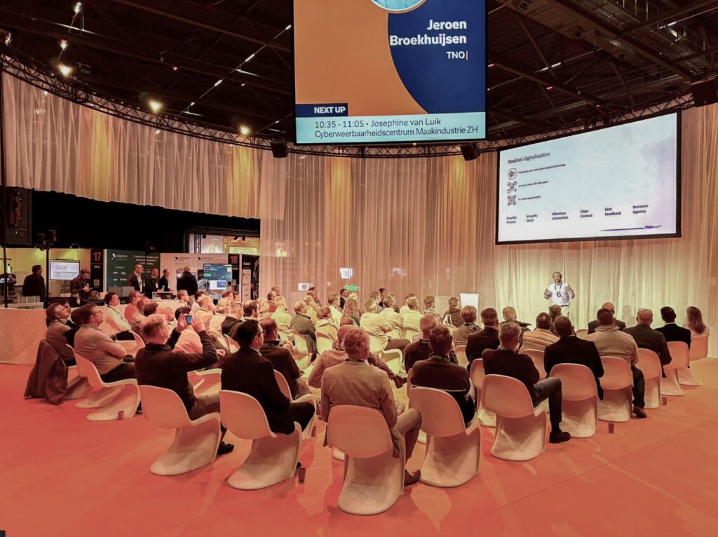 Bomvolle zaal tijdens ABISS Breda