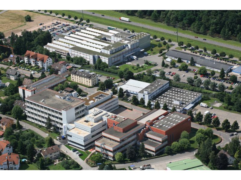 Luchtfoto van de Maulburg-campus. Na de nieuwbouw zullen de diverse verouderde bedrijfsgebouwen functioneel optimaal op elkaar afgestemd worden en is er een flexibele schil om uit te kunnen breiden